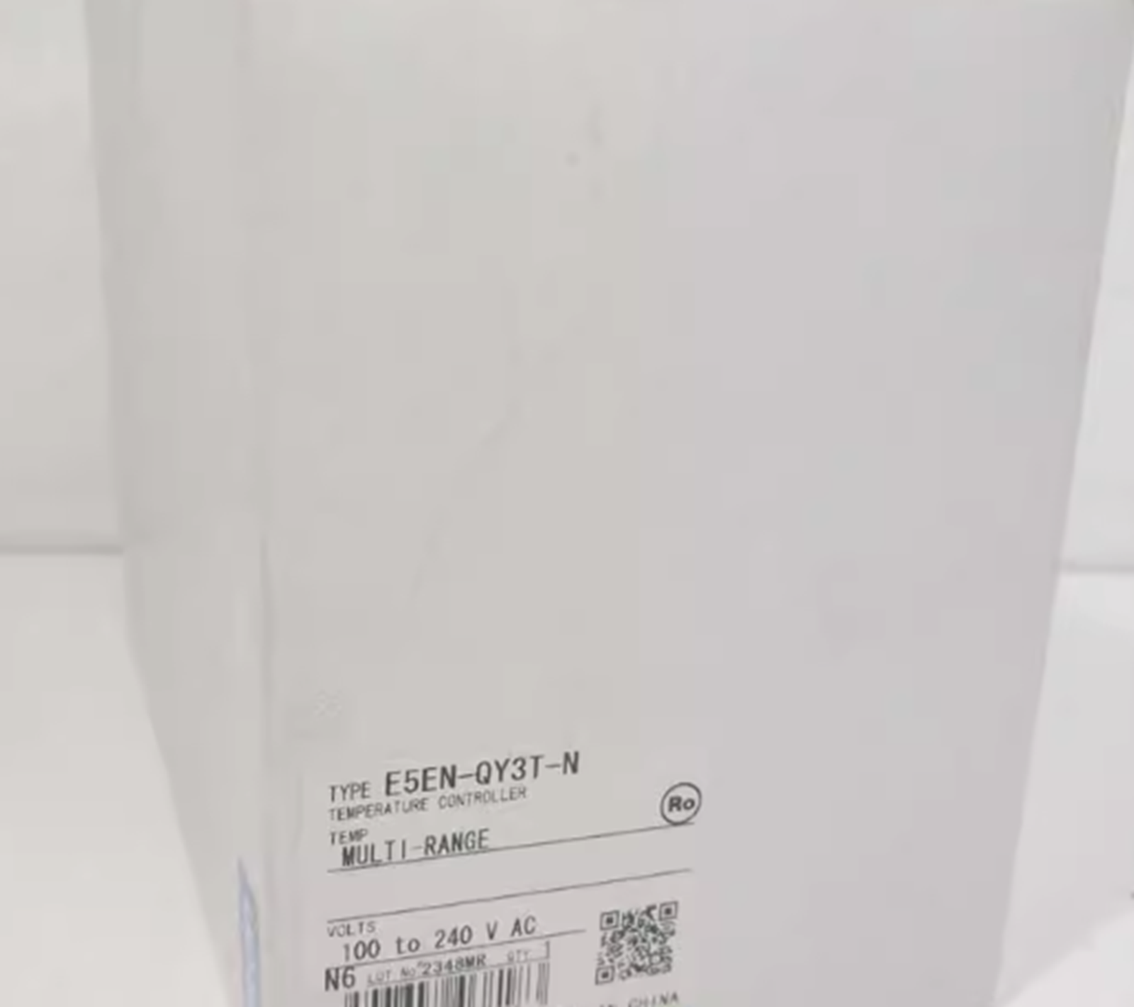 OMRON Temperature Controller E5EN-QY3T-N, 100-240VAC - OMRON