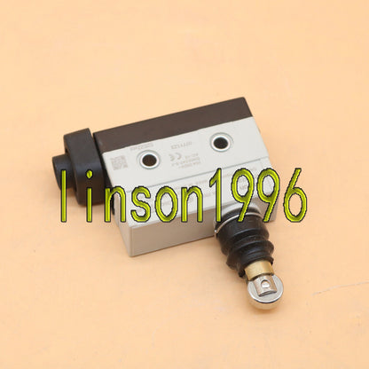 Omron ONE Enclosed Limit Switch ZC-N2255 Sealed Roller Plunger - OMRON