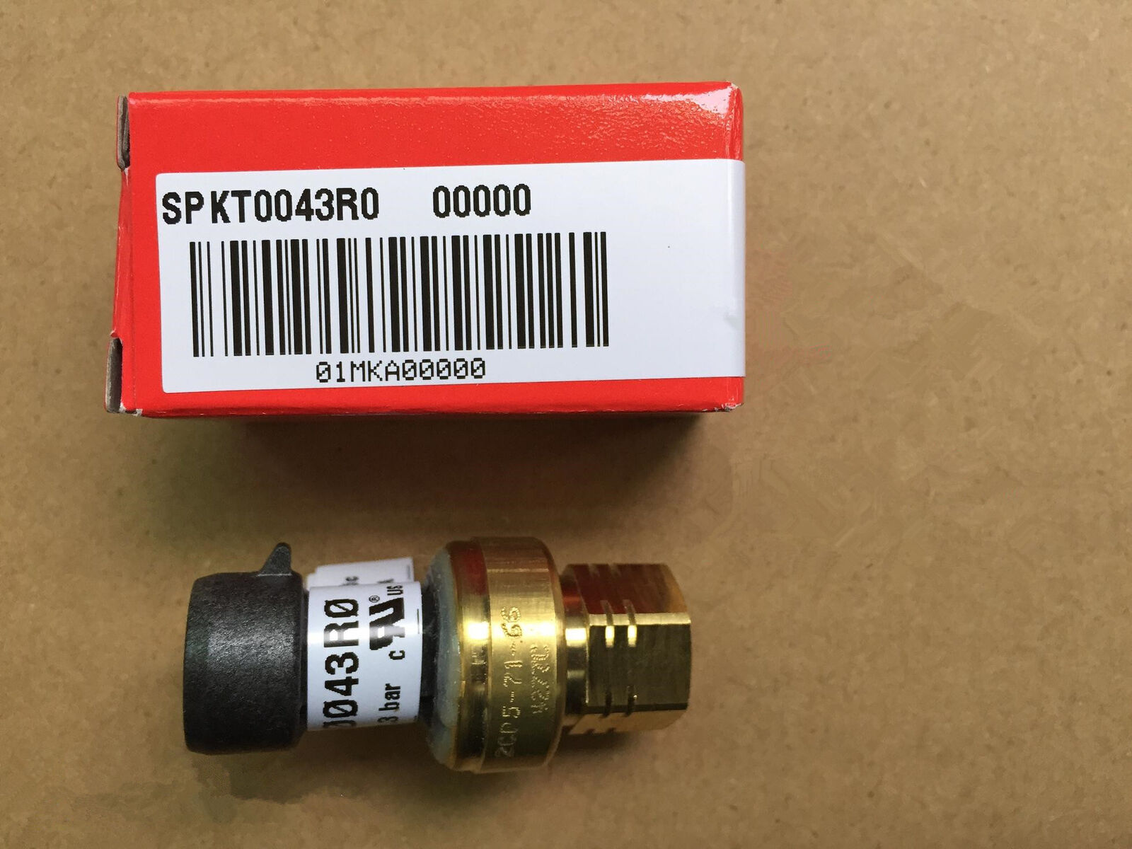 new 1pcs CAREL pressure sensor SPKT0043R0