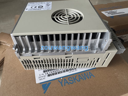 new In Box YASKAWA SGDH-10AE YASKAWA SGDH10AEServo Drive