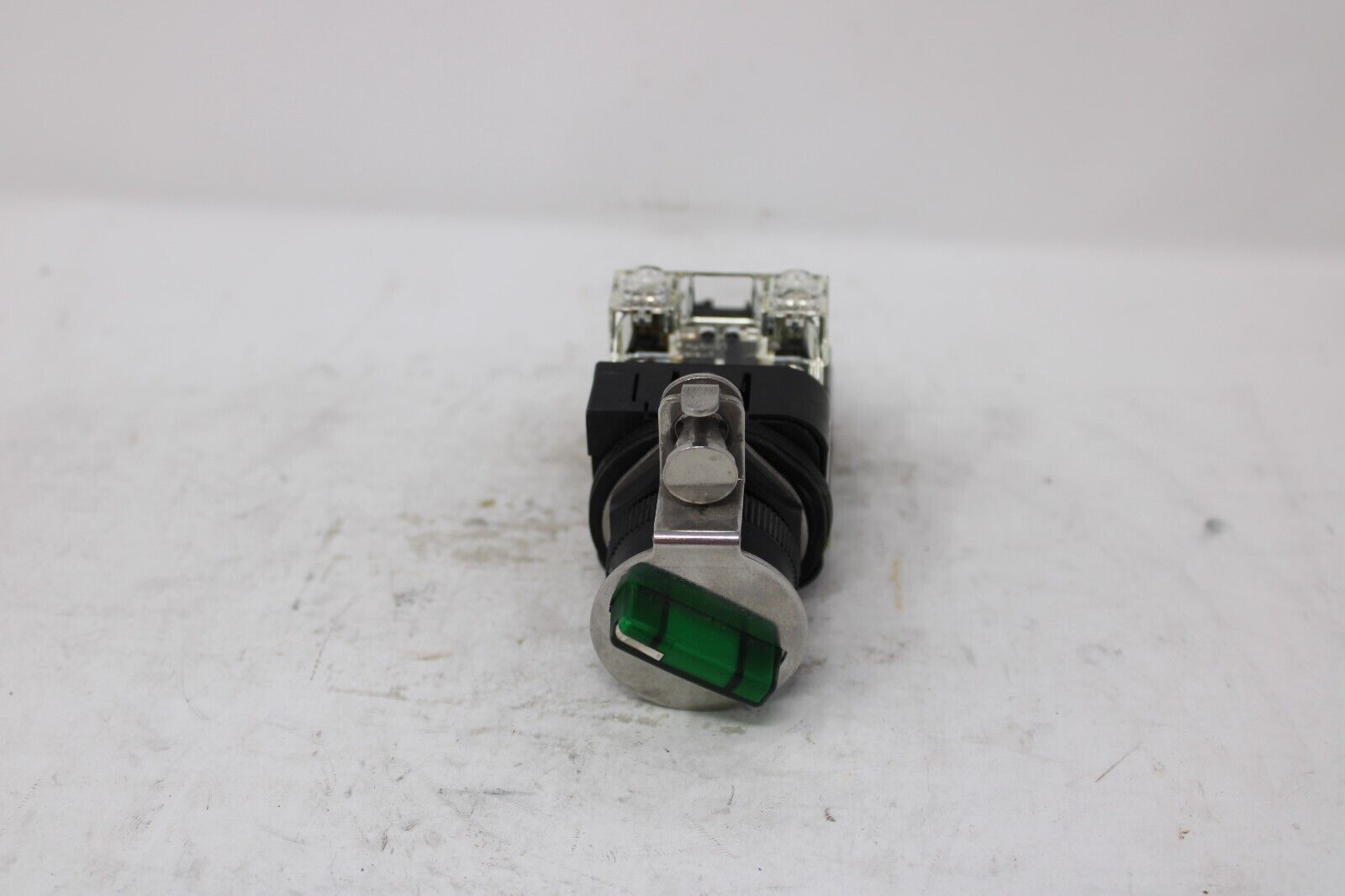 used Allen Bradley 800HC-24HRGH2KB63A Selector Switch - ALLEN BRADLEY