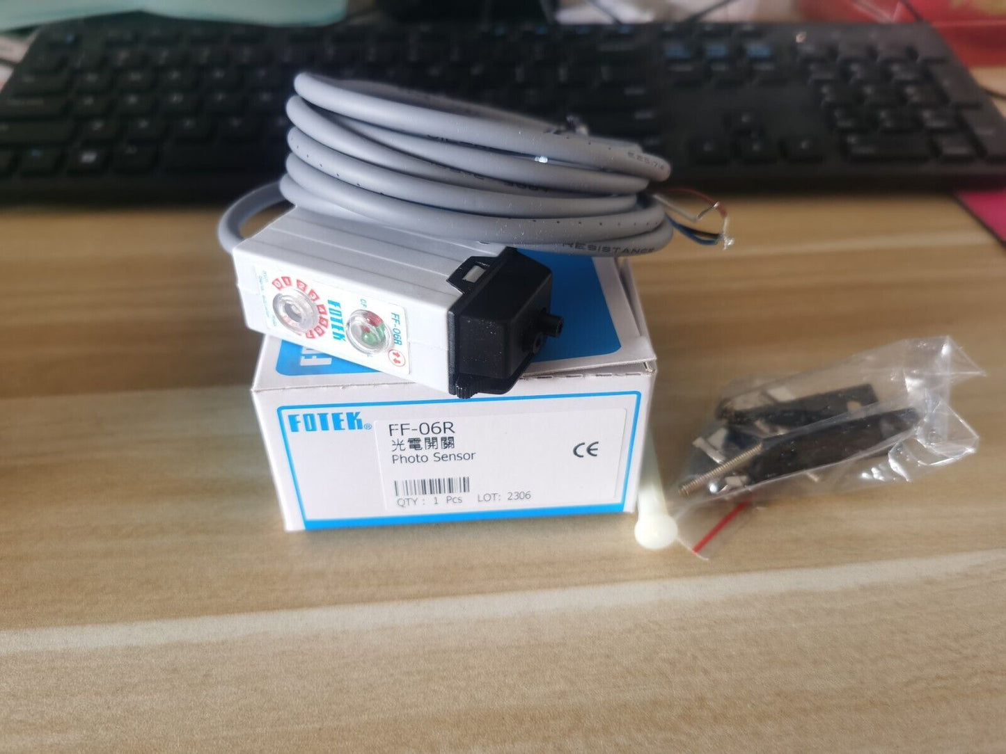 1PC  Fotek FF-06R FF06R Photo Sensor In Box