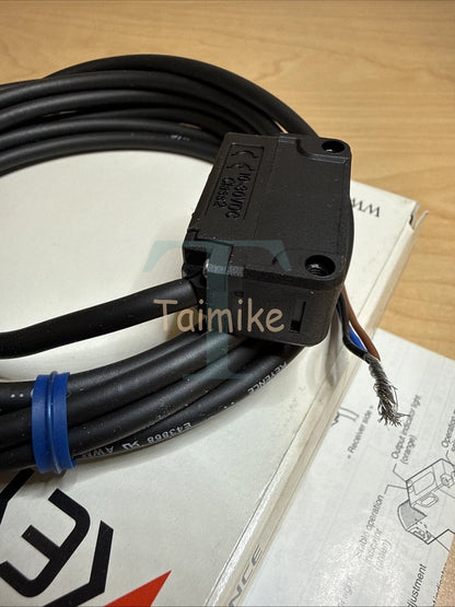 ! Keyence PZ-G42P Photoelectric Sensor