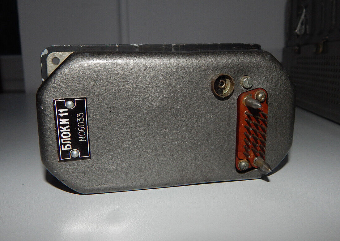 Used Radio R-860: Aircraft Radio Station Rarity - AVIATEK