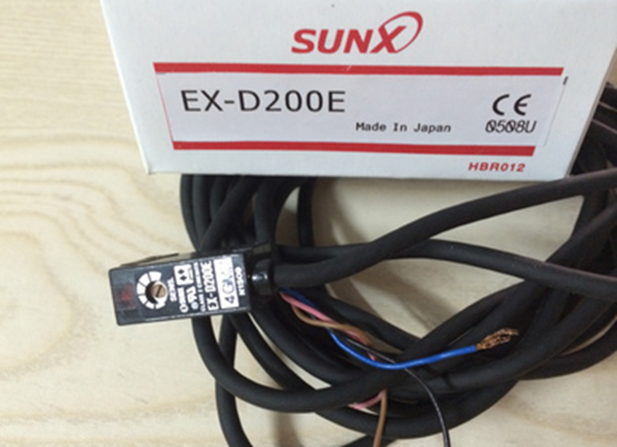 SUNX EX-D200E Photoelectric Sensor - High-precision Light Detection &-ranging sensor with automatic adjustment and reliable performance - SUNX