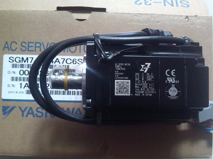 YASKAWA AC SERVO MOTOR SGM7J-04A7C6S SGM7J04A7C6S