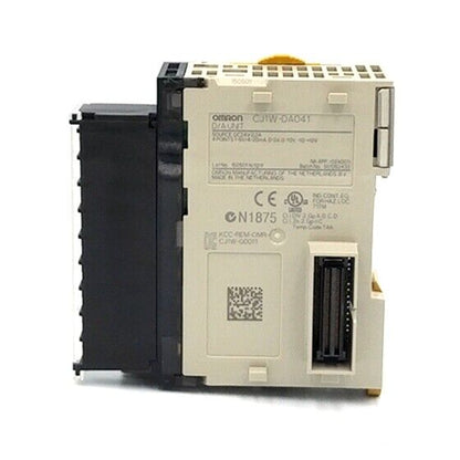 New In Box Omron CJ1W-DA041 CJ1WDA041 - OMRON