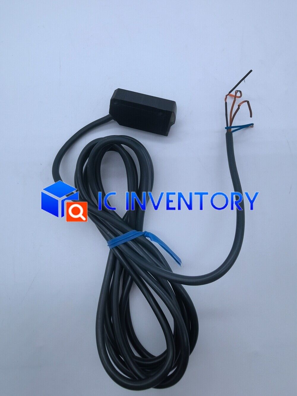 new 1PCS Omron E3V3-D62 Photoelectric Switch 12-24VDC - OMRON