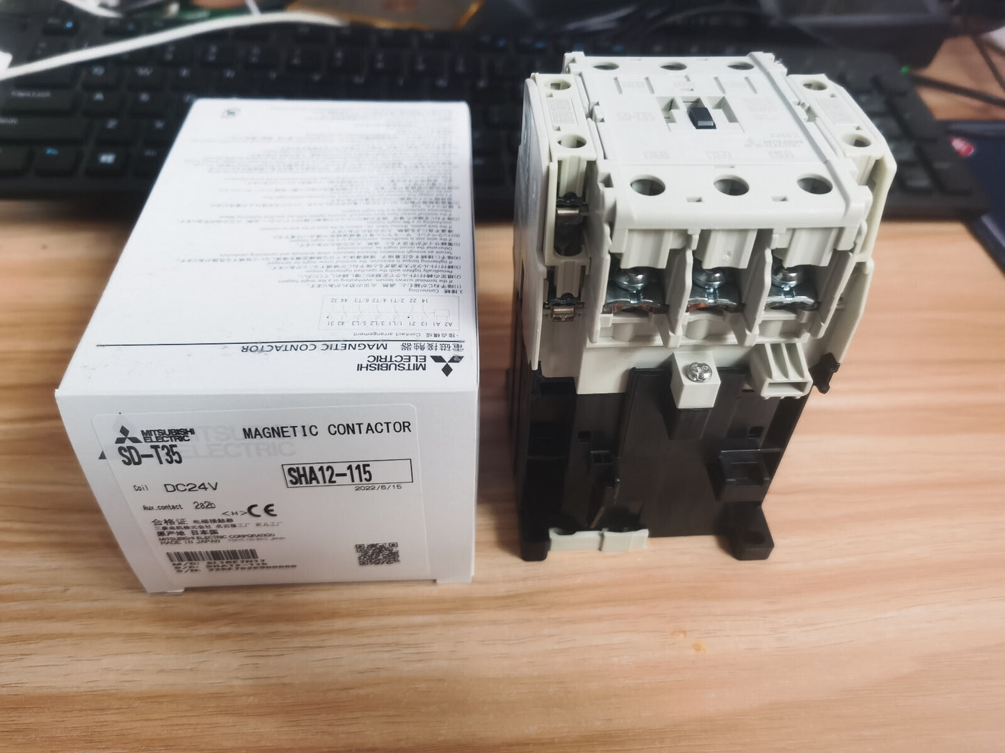 Mitsubishi SD-T35 SDT35 DC Contactor In Box  Free Ship