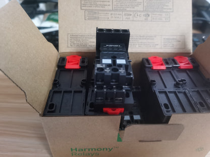 10PCS/1Box  Schneider RXZE2M114 Miniature Relay Sockets In Box
