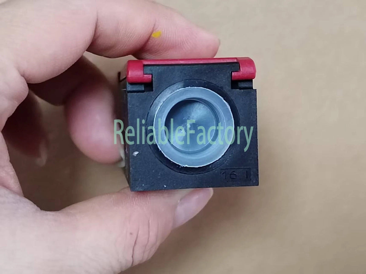 1PC Schneider Telemecanique XCSPA792 safety limit switch