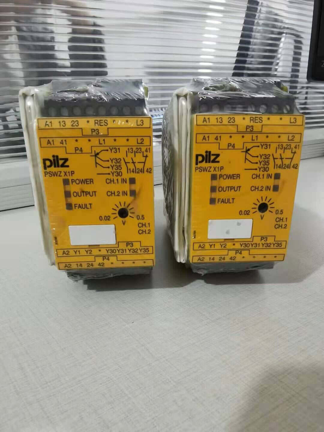 ONE PILZ Safety Relay 777949 PSWZ X1P - ONE