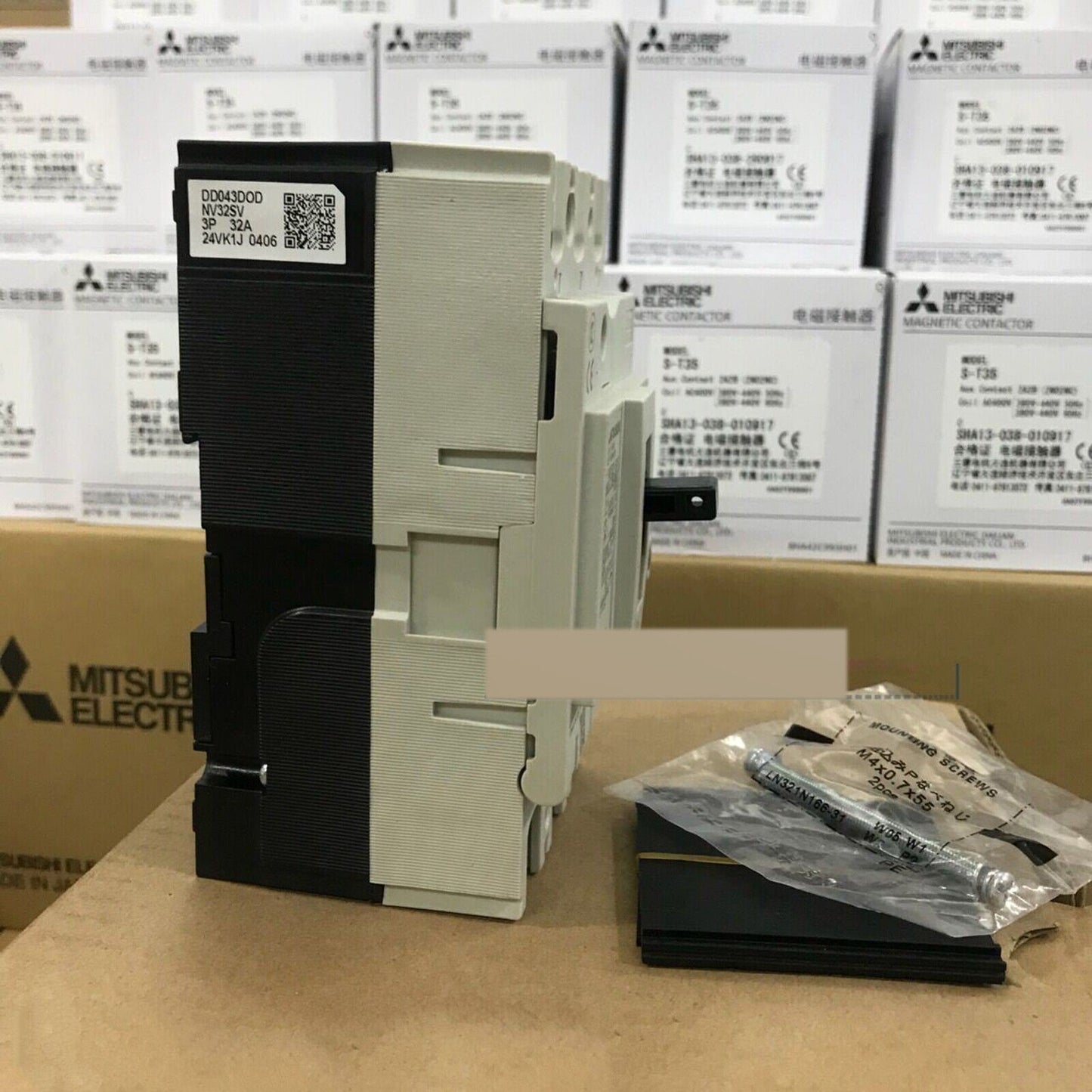 Mitsubishi Air Switch NV32-SV 32A Fast Ship - MITSUBISHI