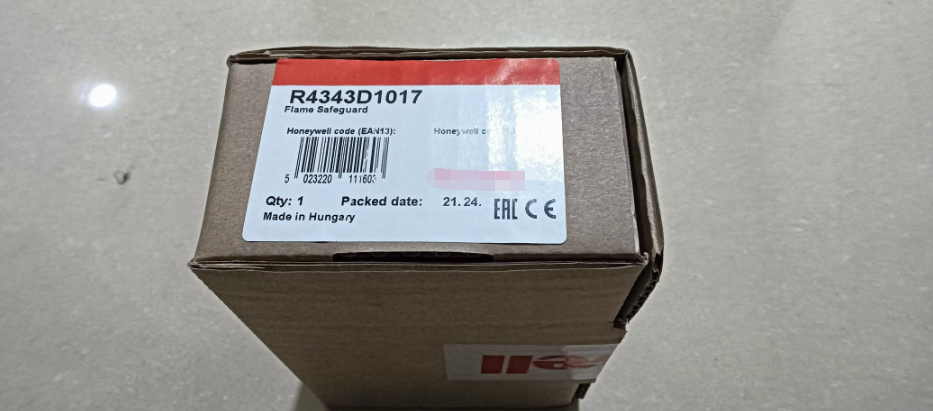 new 1PC  Honeywell  R4343D1017  Flame Safeguard  In Box