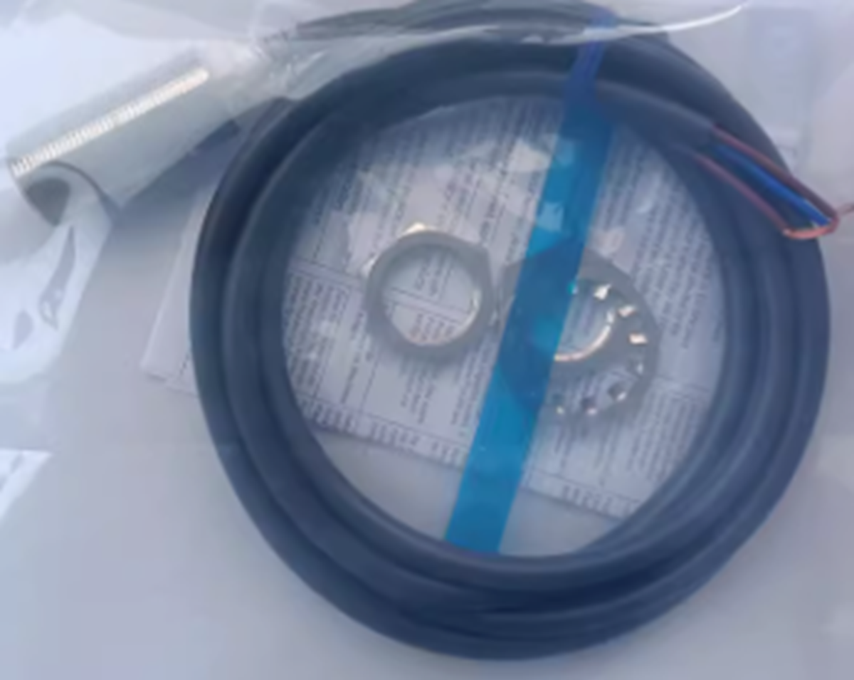 Omron E2EZ-X4D1-N 5M Proximity Sensor - OMRON
