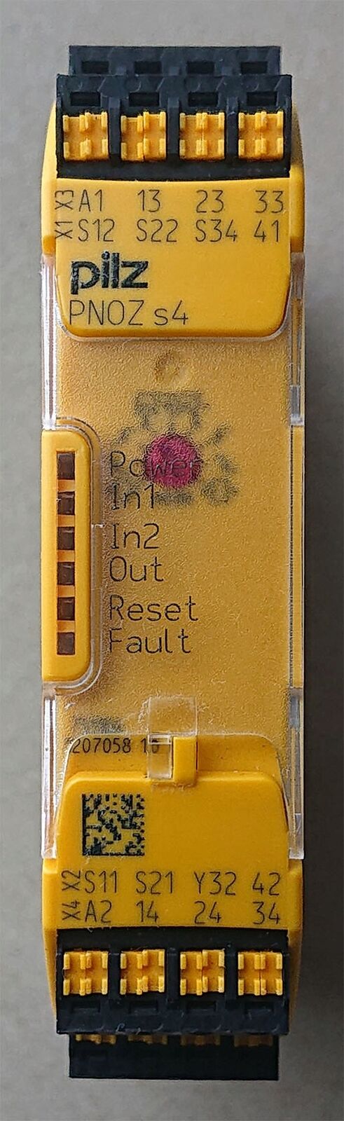 used Pilz PNOZ s4 751104 24V 3NO 1NC I1MG 2784 - PILZ
