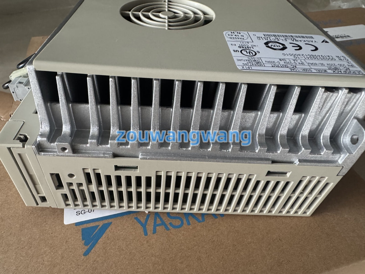 new In Box YASKAWA SGDH-10AE YASKAWA SGDH10AEServo Drive