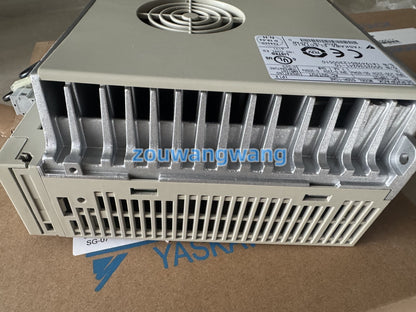 new In Box YASKAWA SGDH-10AE YASKAWA SGDH10AEServo Drive