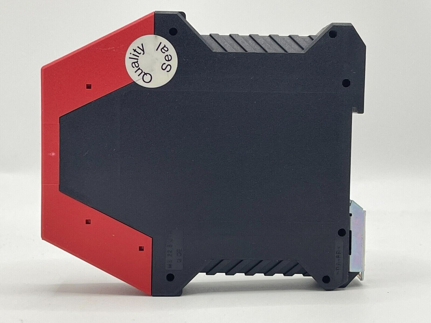 1pcs   Schneider safety relays XPSAF5130 Free shipping