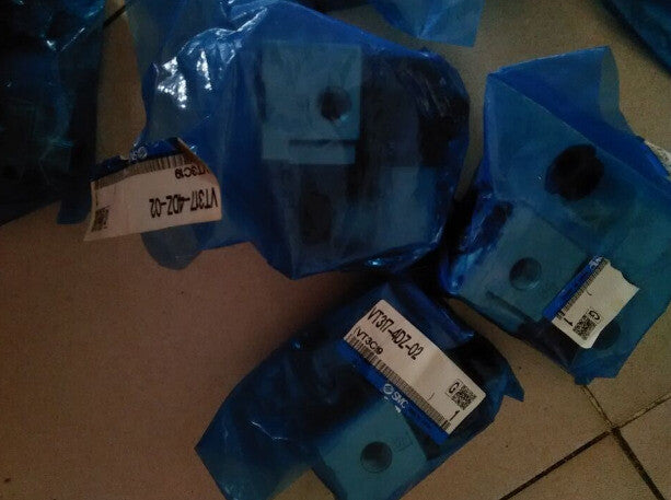 1PC SMC VT317-4DZ-02 Solenoid Valve