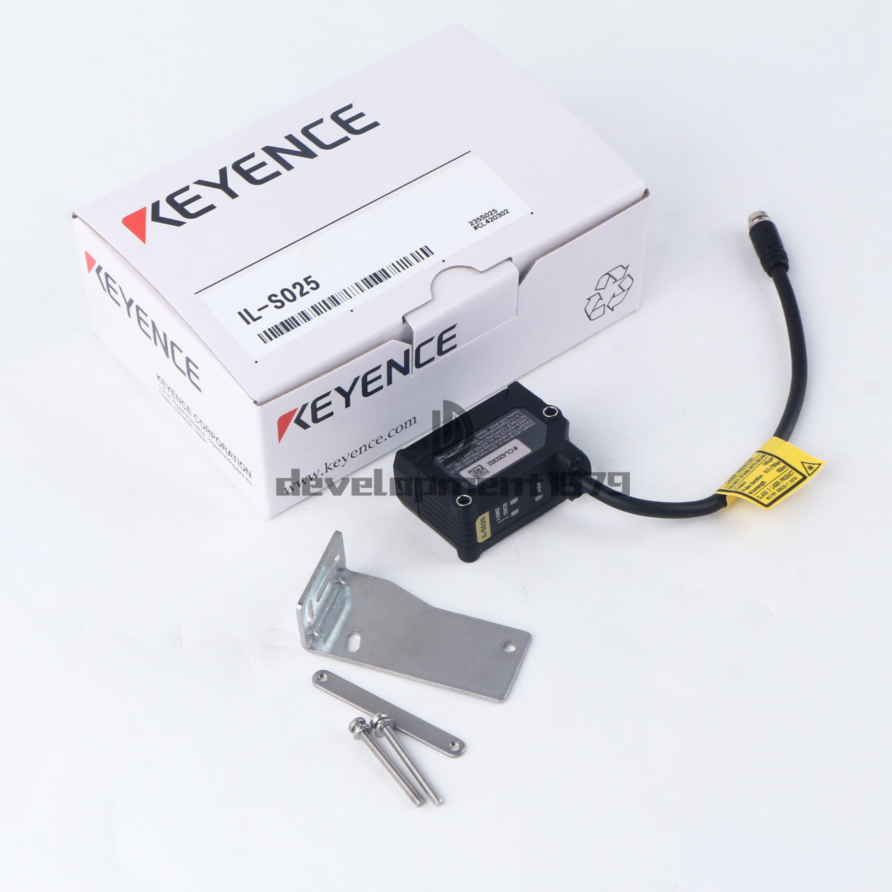 new One KEYENCE Laser Sensor IL-S025