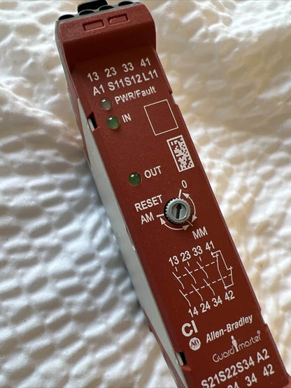 Allen-Bradley Guardmaster Safety Relay 440R-S13R2 NEW USA - ALLEN-BRADLEY