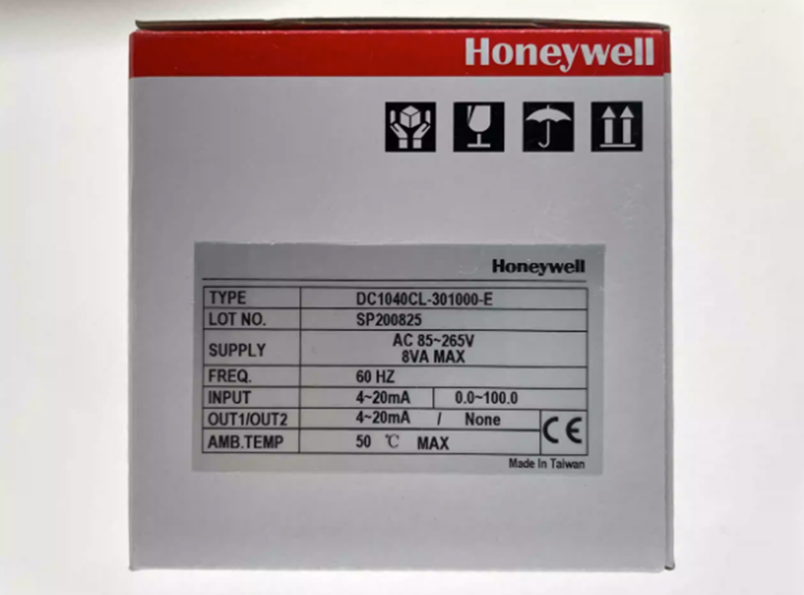 new  HONEYWELL DC1040CL-301000-E Temperature Controller