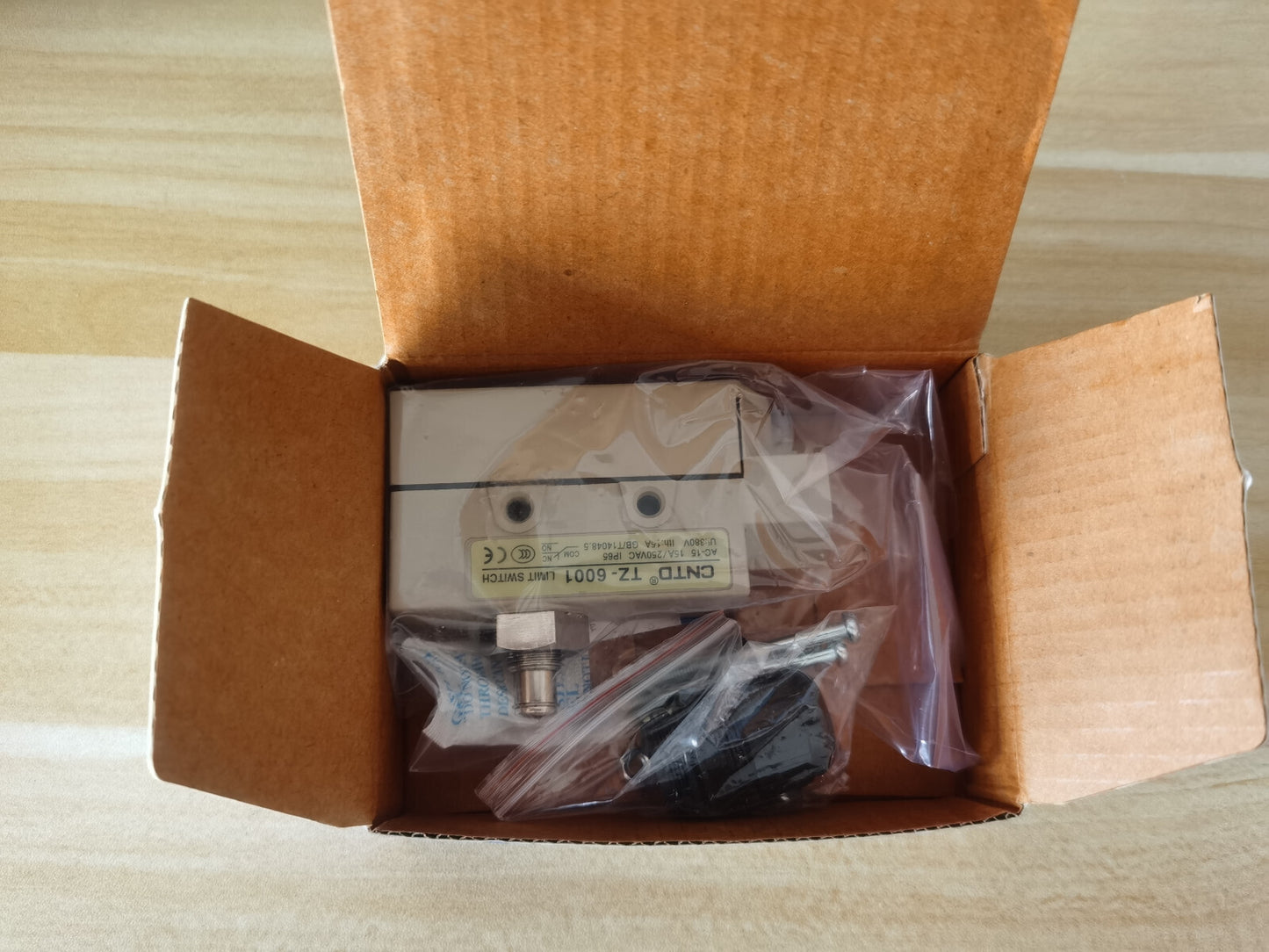 1PCS  CNTD TZ-6001 TZ6001 LIMIT SWITCH FREE SHIPPING  *CNT