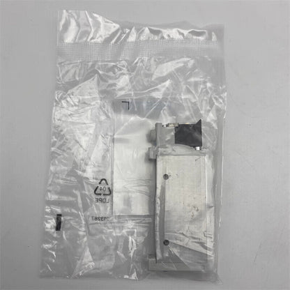 1PC   Festo VUVG-L14-M52-MT-G18-1P3 Solenoid Valve Free Shipping