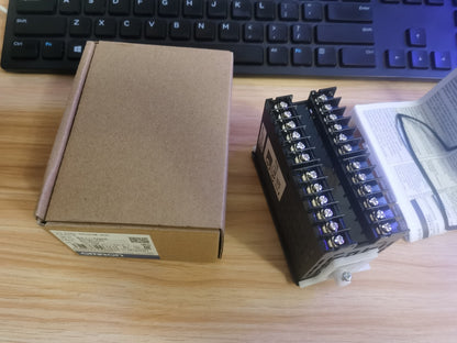 Digital Omron Temperature Controller E5EC-RR2ASM-800 100-240VAC  *TT