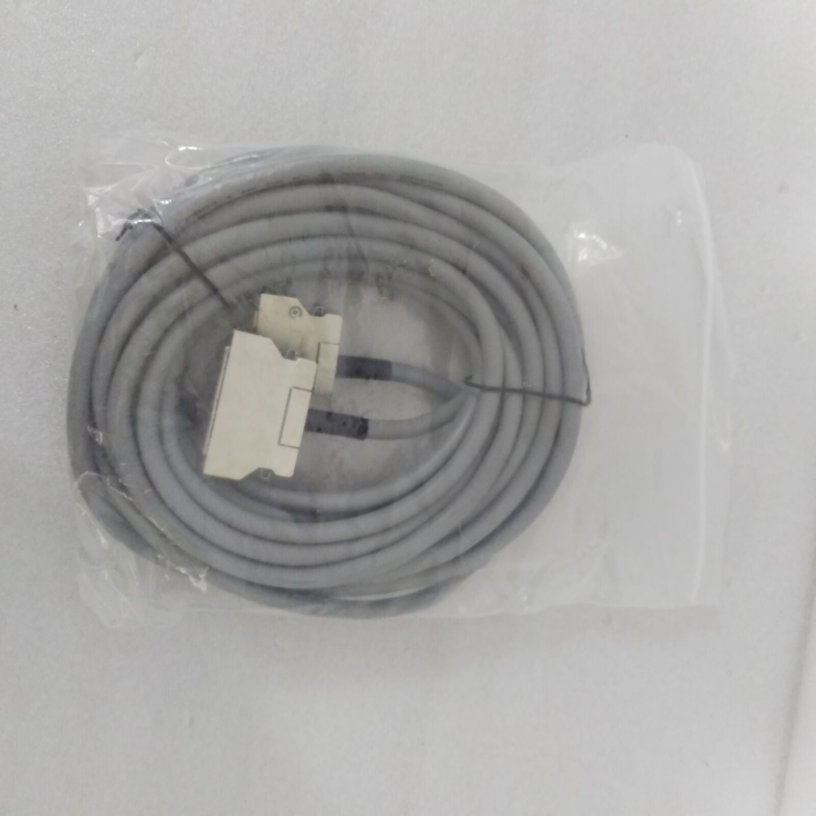 New Omron CS1W-CN133 Cable Within 24 Hours - OMRON