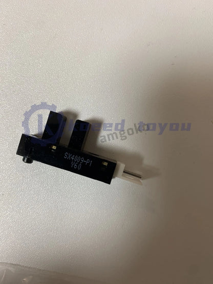 1PC OMRON EE-SX4009-P1