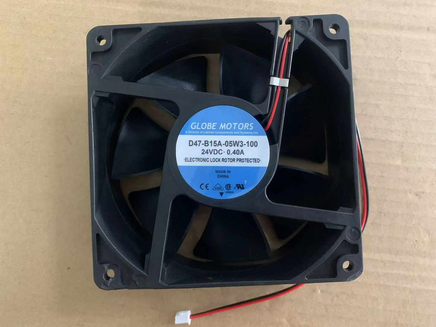 new 1pcs GLOBE MOTORS D47-B15A-05W3-100 24V 0.40A 12cm inverter fan