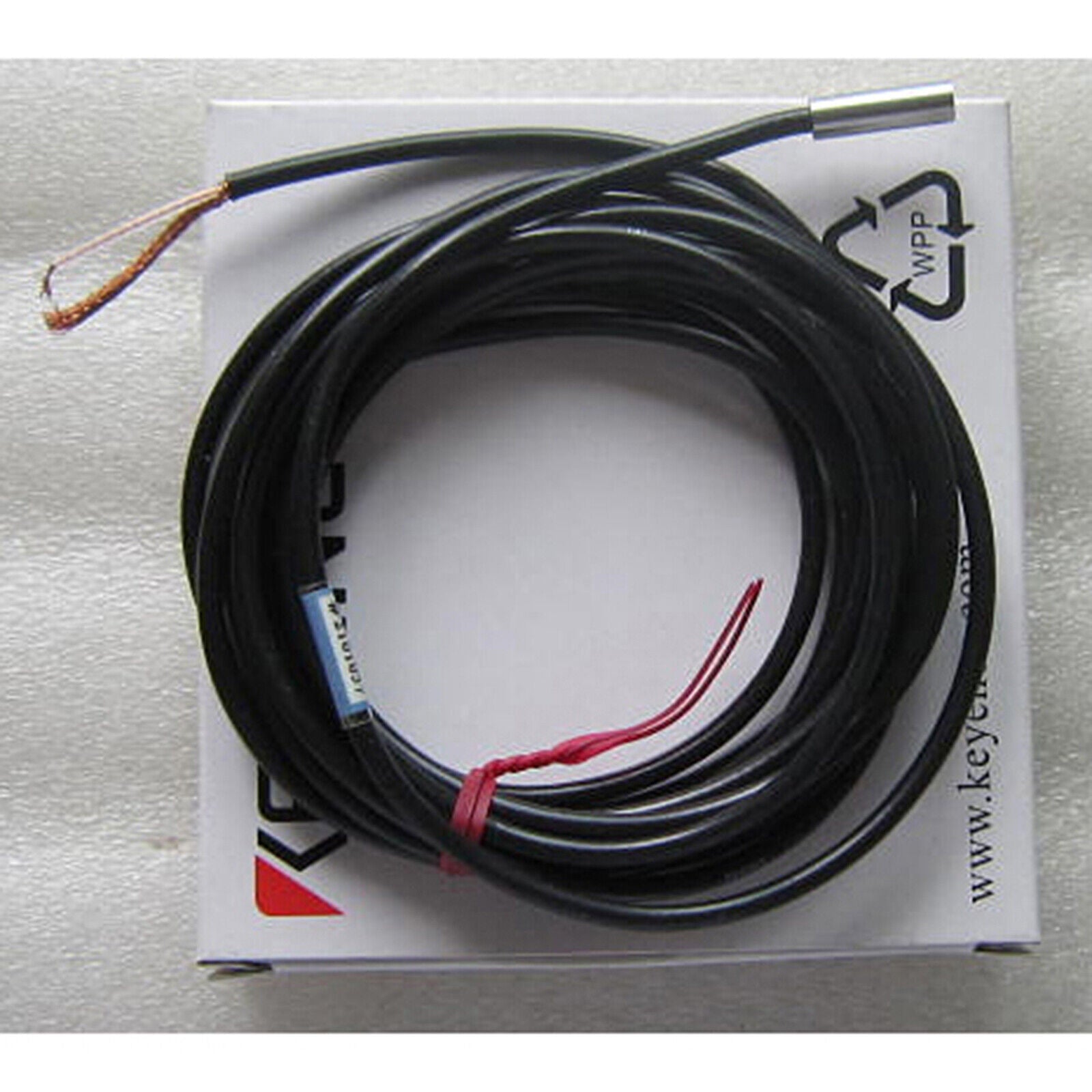 New One Keyence AH-305 Sensor in Box - KEYENCE