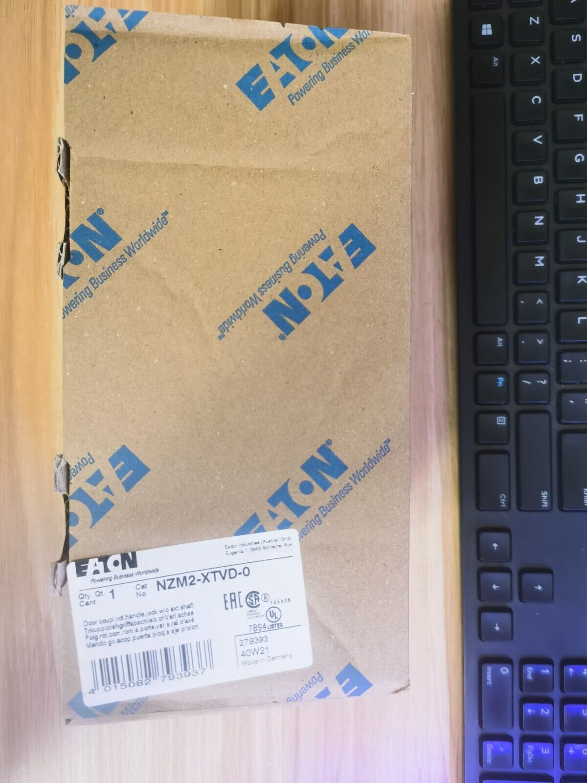 new 1PCS  Eaton Moeller  NZM2-XTVD-0 NZM2XTVD0 Rotary Handle In Box