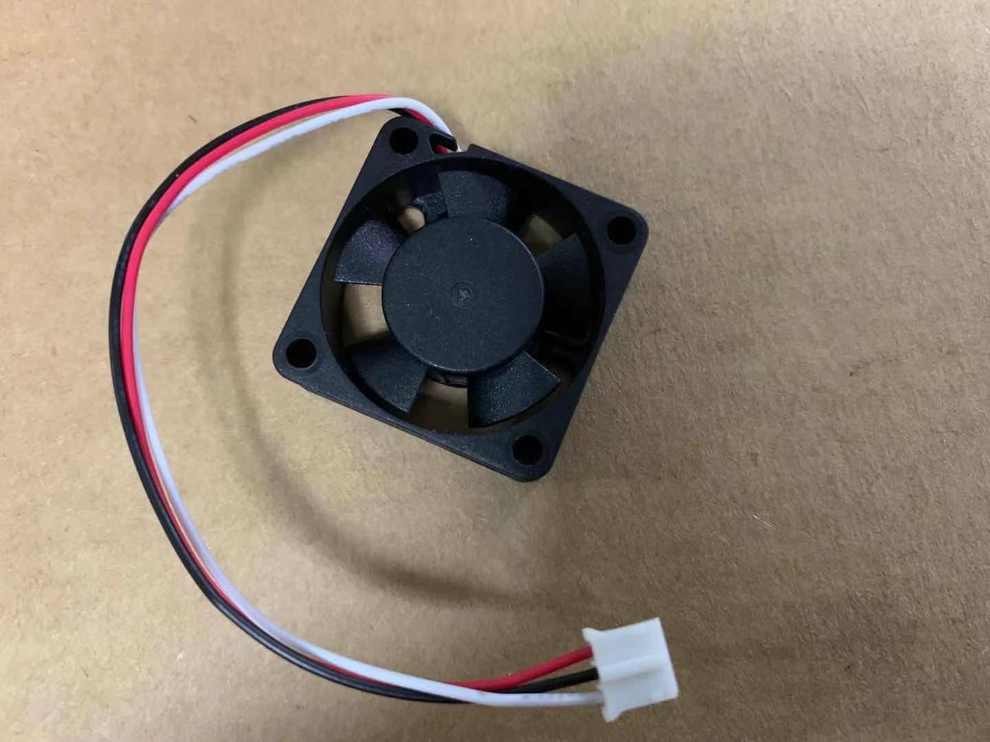 new NMB-MAT 1204KL-01W-B39 5V 0.13A 3CM 3-wire TCFAN cooling fan