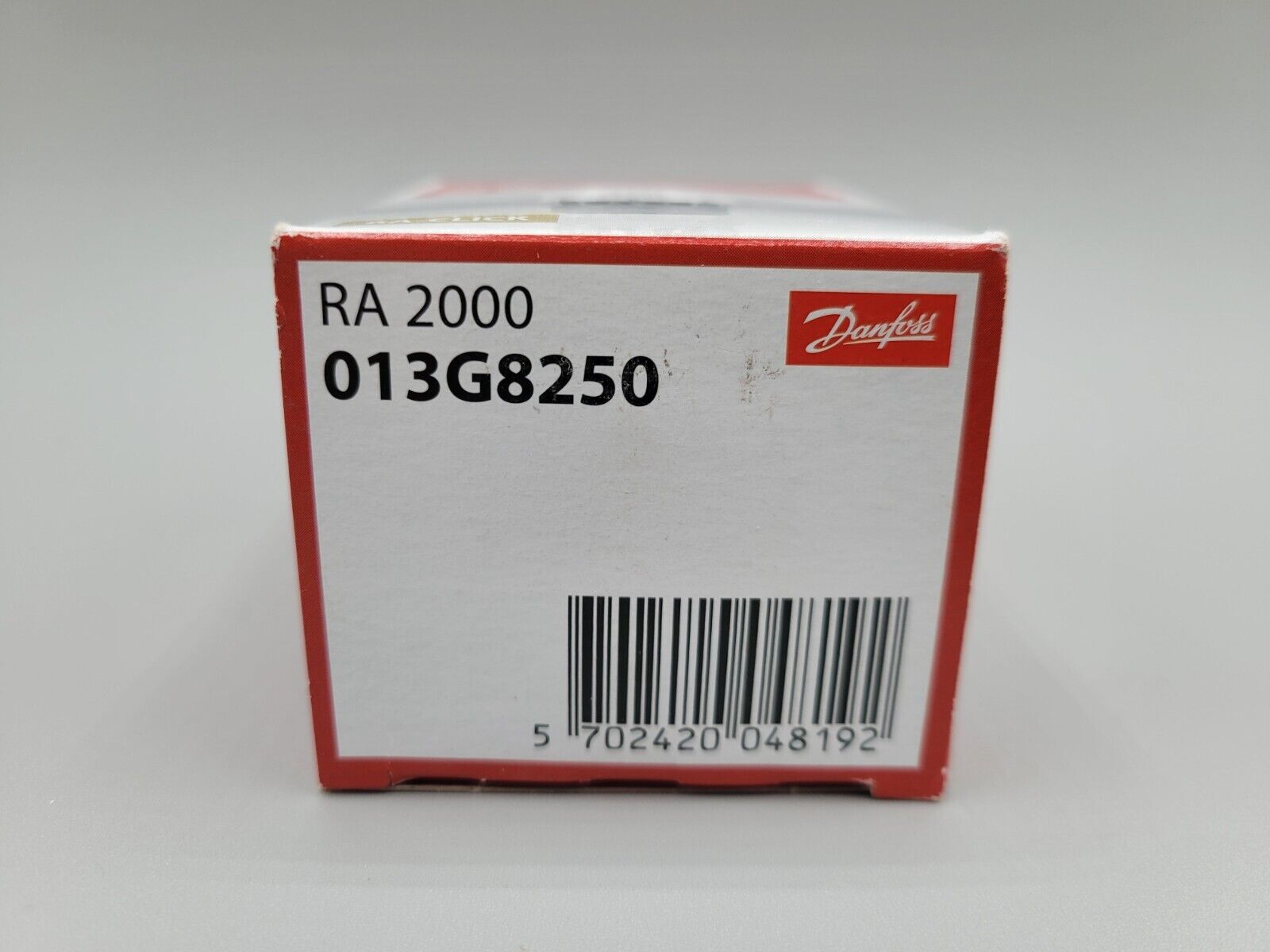 new Danfoss 013G8250 Built-In Direct Head Sensor Thermostatic Radiator Valve RA2000