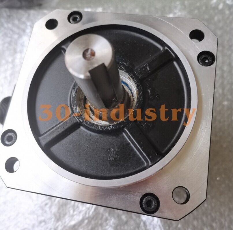 1PCS USED FOR Omron R88M-K1K520F-S2-Z AC Servo Motor - OMRON