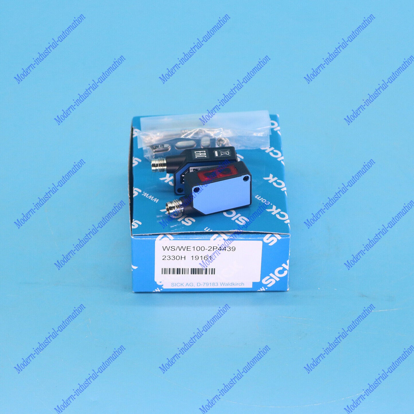 new ONE SICK in box WS/WE100-2P4439 sensor spot stock - SICK