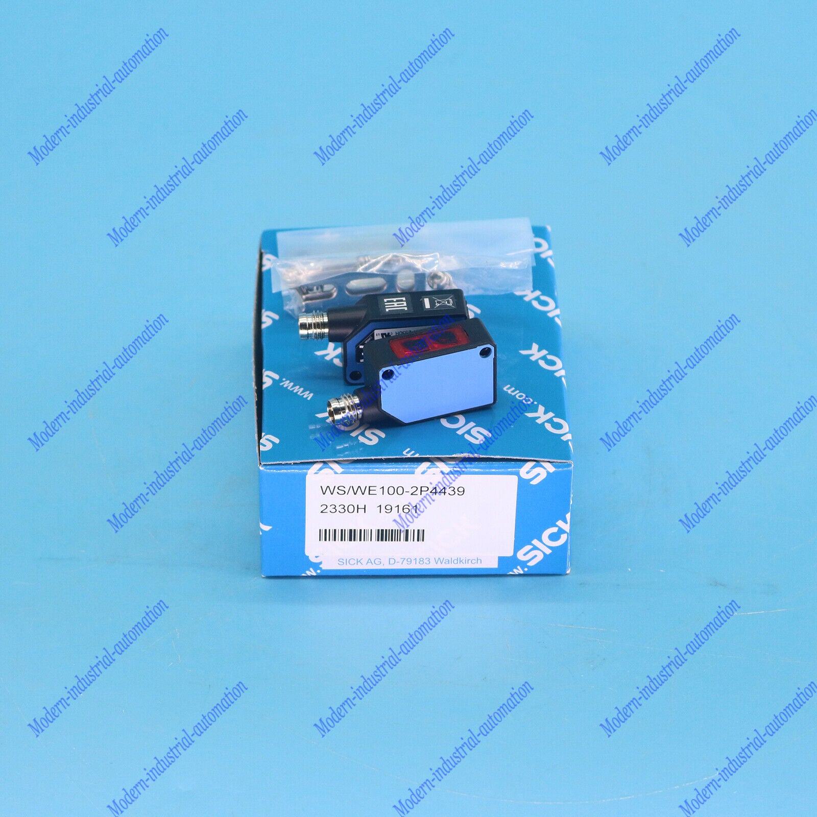 new ONE SICK in box WS/WE100-2P4439 sensor spot stock - SICK