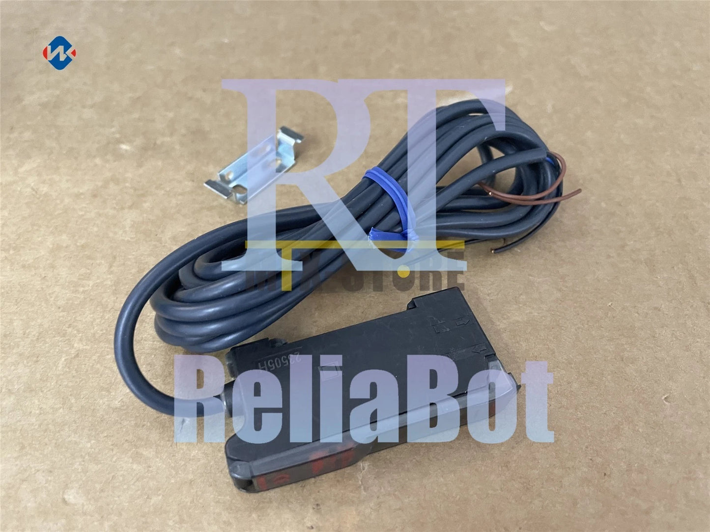 1pcs IN BOX Omron E3X-SD41