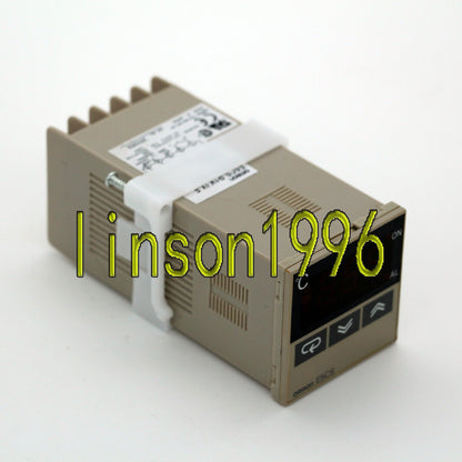 OMRON E5CS-R1KJX-F Temperature Controller - OMRON