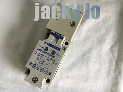 new XS7-C40PC449 1PCS XS7C40PC449 Proximity switch - B ALLEN-BRADLEY