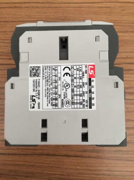 1PCS LS  MC-40a MC40a  CONTACTOR IN BOX  - FREE SHIPPING *L01