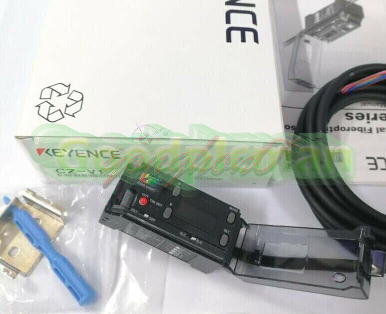 One KEYENCE CZ-V1 Differentiating Sensor Amplifier