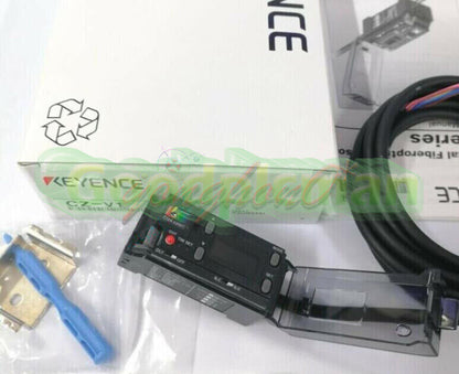 One KEYENCE CZ-V1 Differentiating Sensor Amplifier