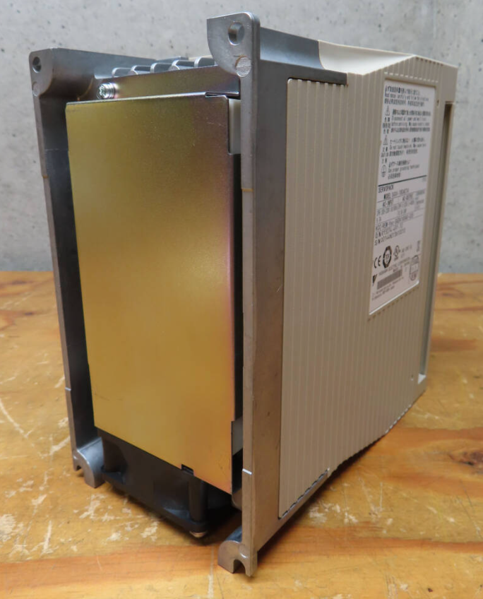 Yaskawa SGDV-180A01A SERVOPACK | High-Efficiency Industrial Motor Controller | 180V, 1A, 180W | Compact Design | 1.8kg - YASKAWA