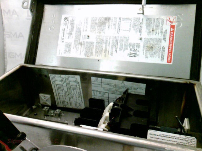 Square D Heavy Duty Safety Switch 30A (Used) - SQUARE D