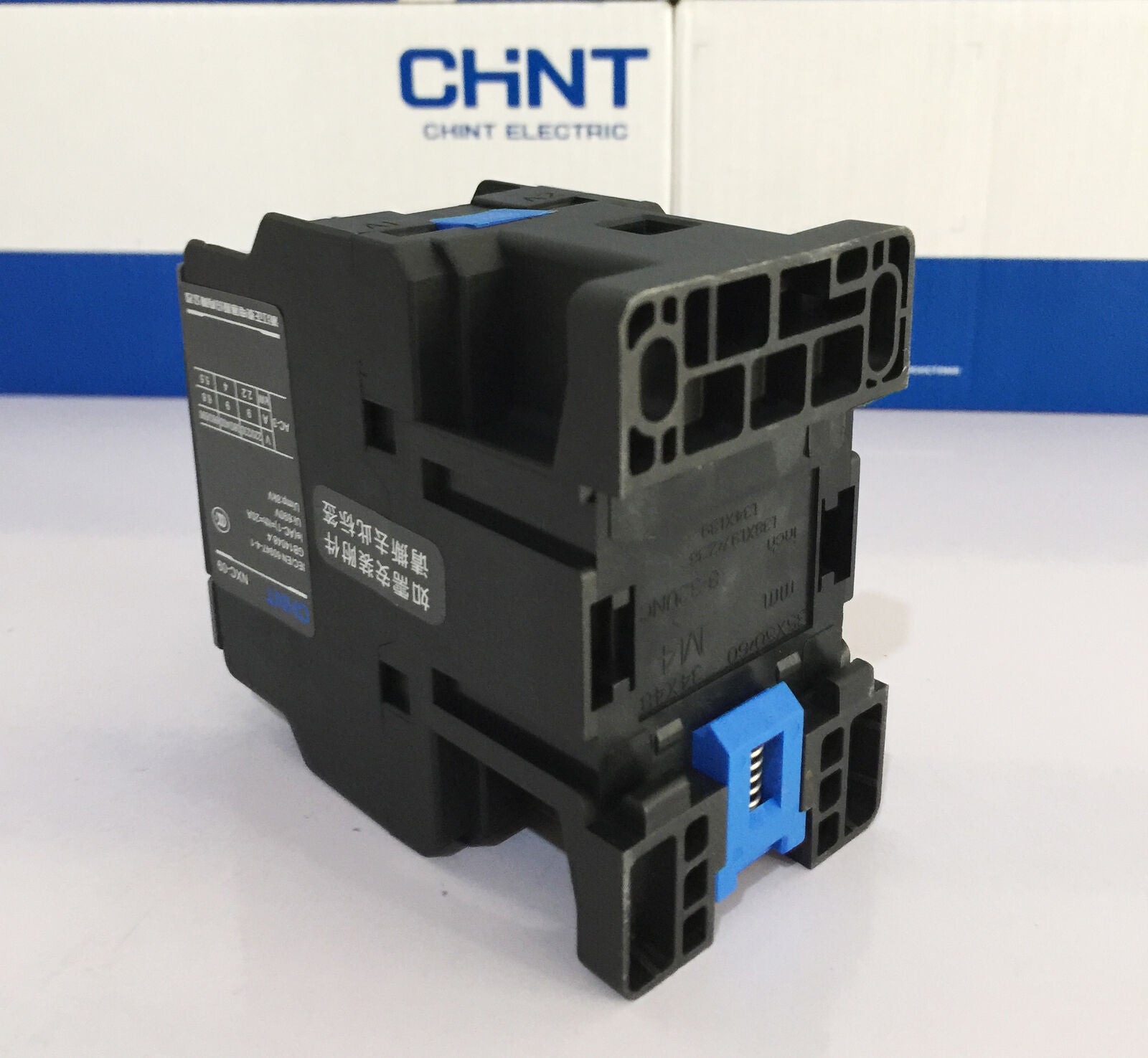 new 1PCS  For Chint AC Contactor NXC-09 220V Chint