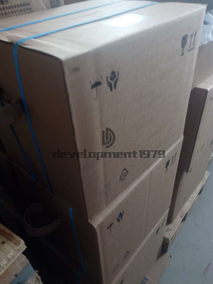 new ONE Lenze INVERTER E82EV223_4B201 E82EV223K4B201 E82EV223-4B201 - LENZE
